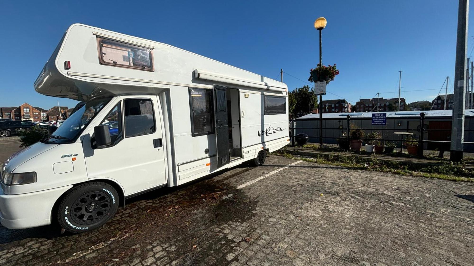 Cool Wheels On The Waterfront Hotel Liverpool Exterior foto